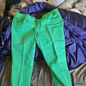 LEI Bright Green Women's Capris